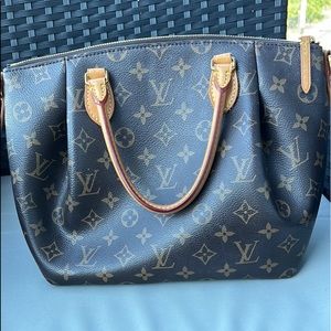 Used-but in great condition Louis Vuitton bag